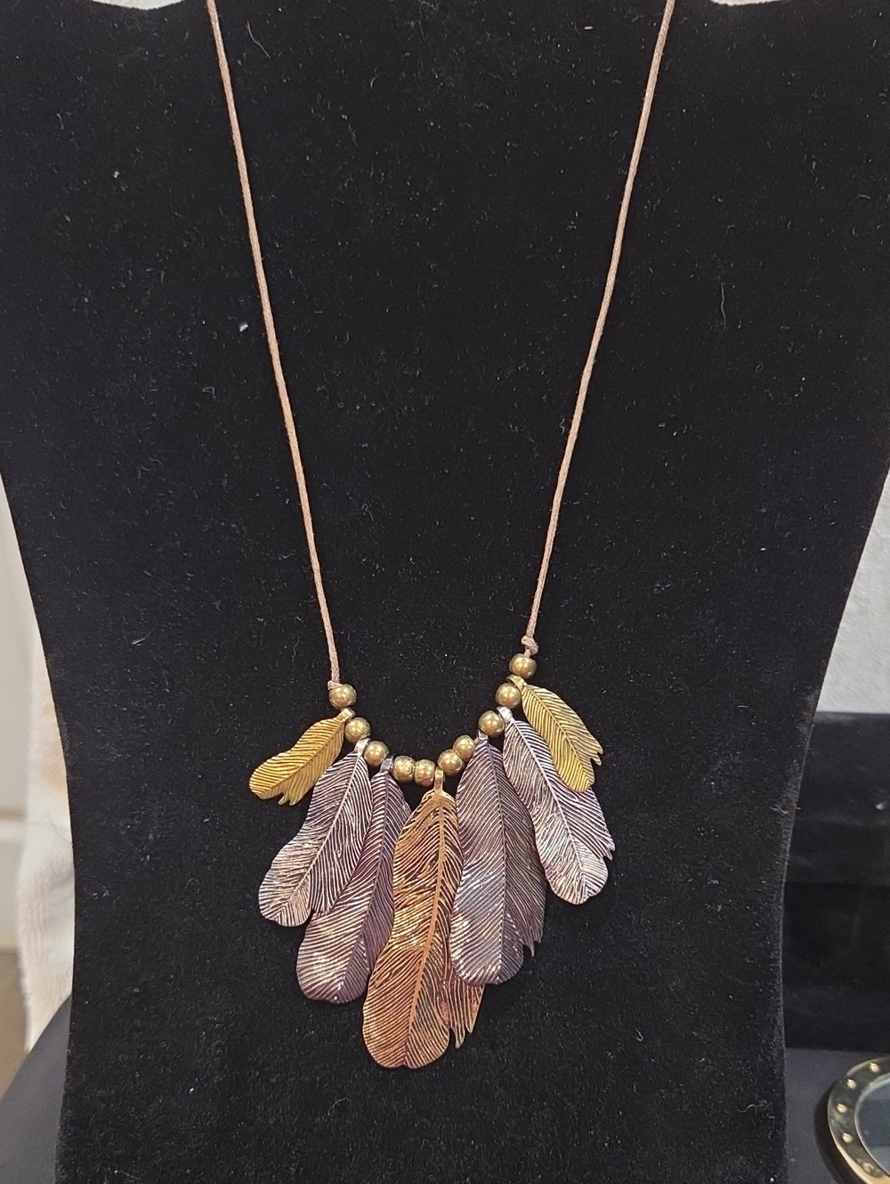 BOHEMIAN STYLE MULTI COLOR LEAF NECKLACE WITH ON CORD